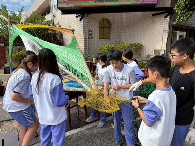 114-12-22校門口聖誕裝置佈置圖片