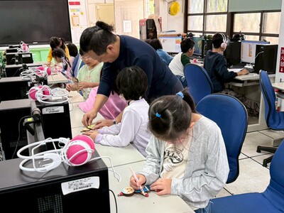 114-12-18科技中心課程外送～龍山國小圖片