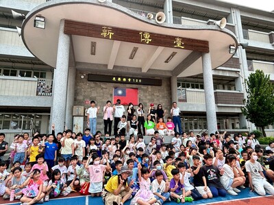 本校學生到小鹿表演