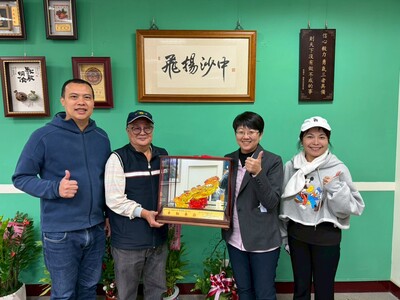 115-01-15童建龍榮退紀念品致贈圖片